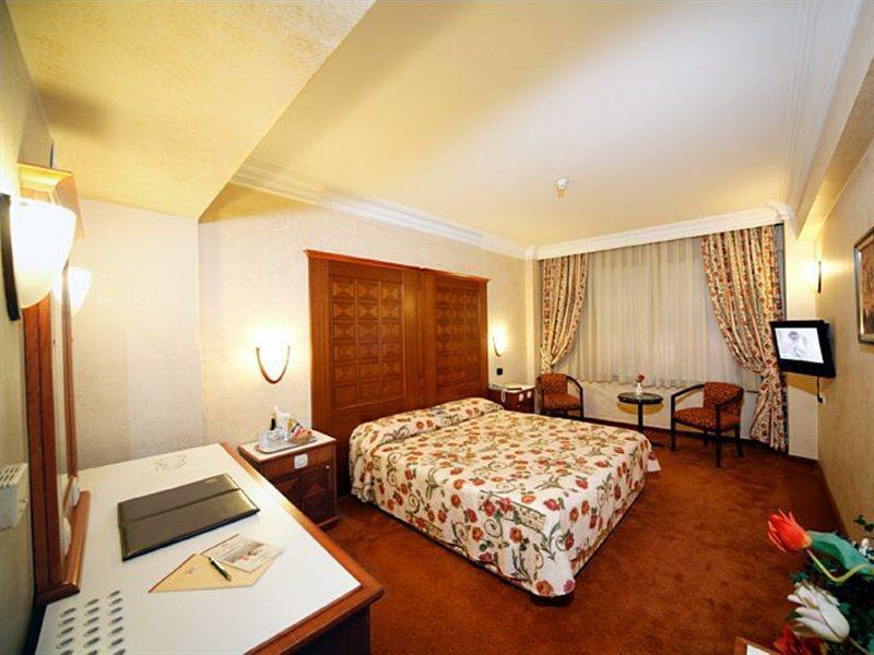 Hotel Yigitalp Стамбул Экстерьер фото
